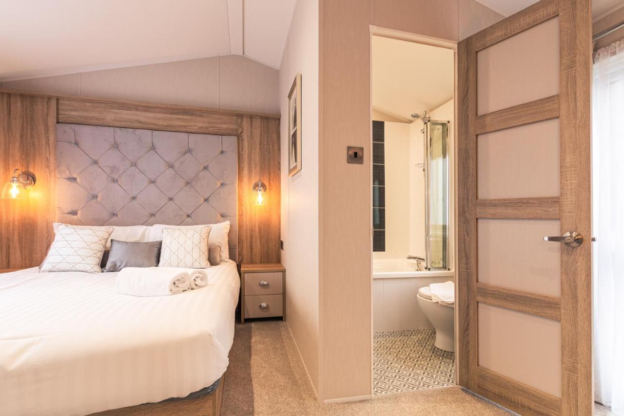 Lakeside Retreat Lodge With Hot Tub 波克灵顿 外观 照片